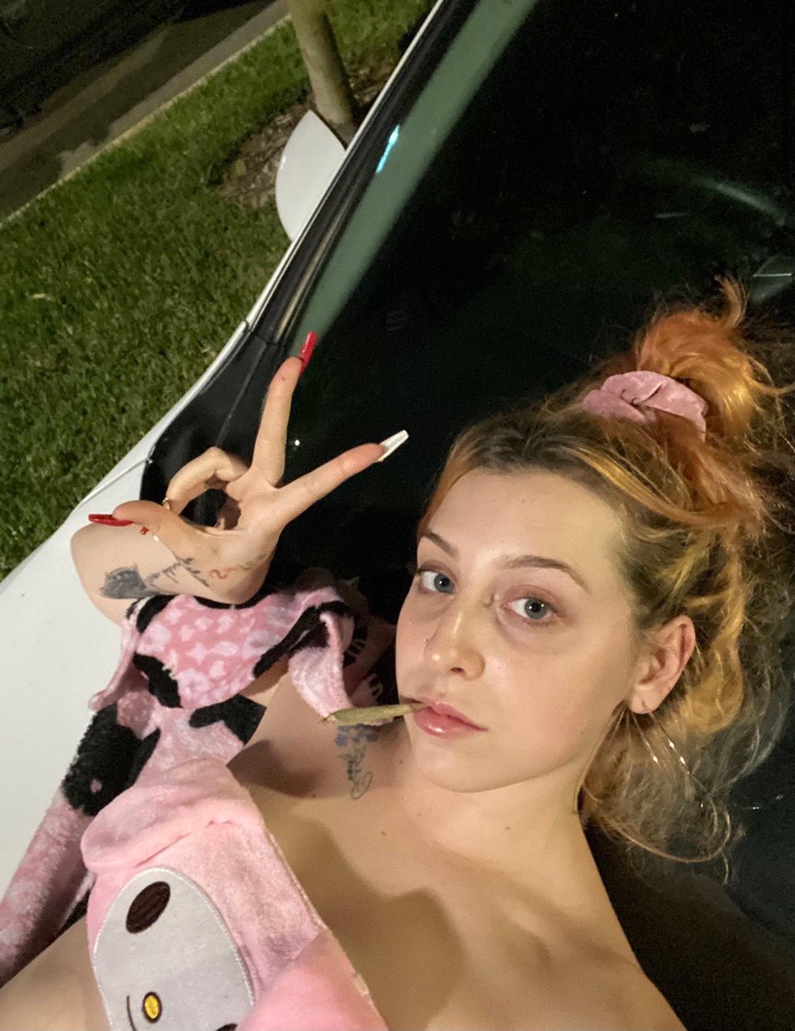 I’m a professional hooker and I’m independent available for out call and in call I’m a professional hooker and I’m independent available for out call and in call