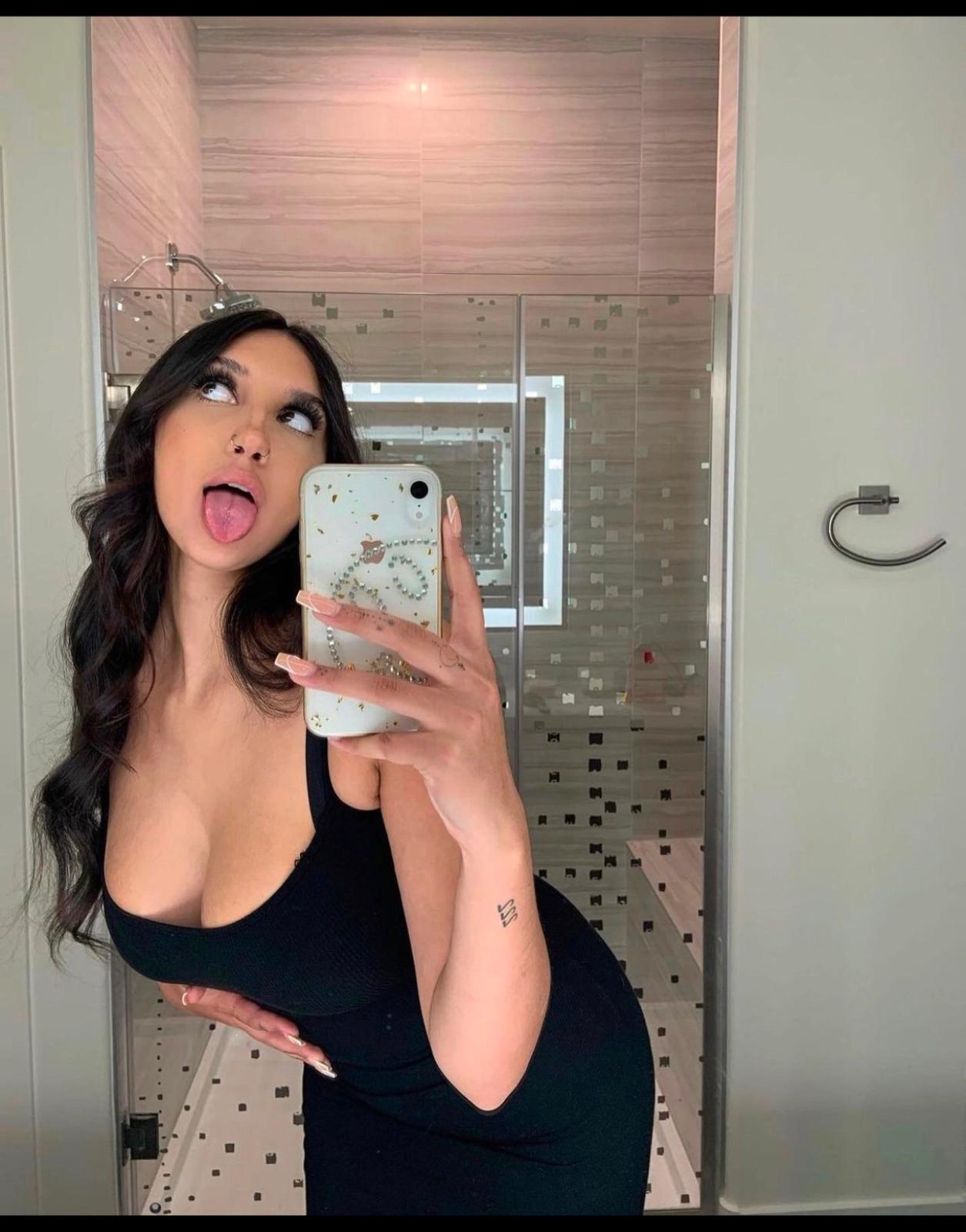 Hookup and Massages add me up on Snapchat : kholexoxo20 🥰🥰& 8564096651 Hookup and Massages add me up on Snapchat : kholexoxo20 🥰🥰& 8564096651