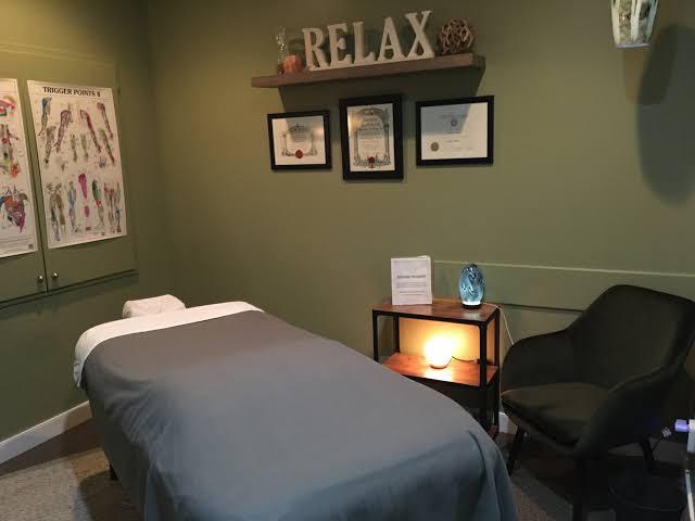 Available for hookup and massage ! Available for hookup and massage !