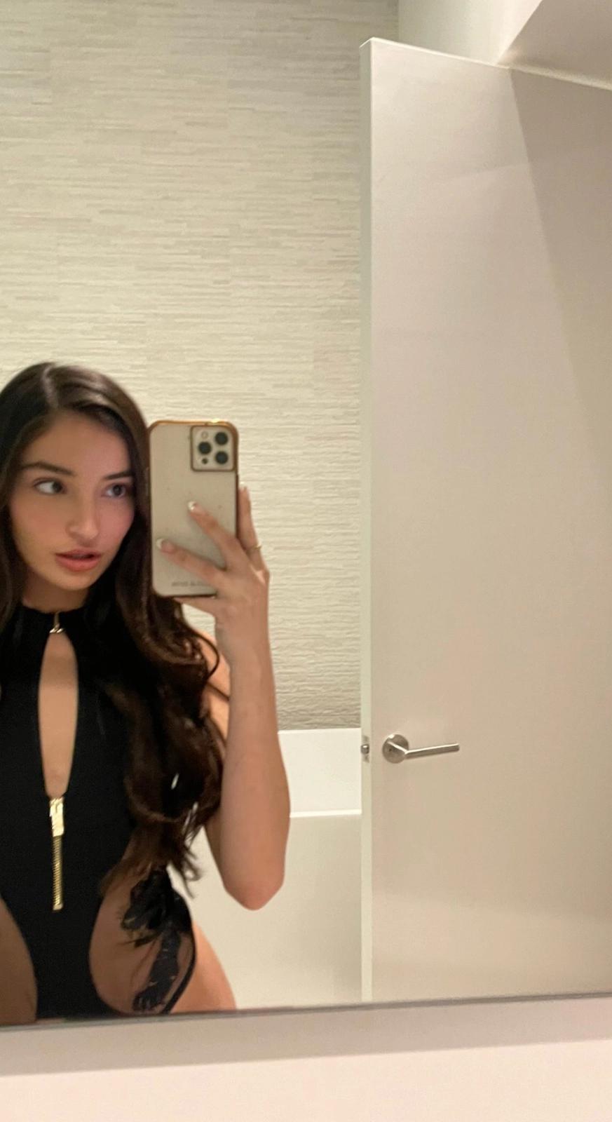 Donβt stroll down bby !π₯°π₯°π₯°π¦Iβm here to fulfill your sexual desires π¦πβ€οΈπ Donβt stroll down bby !π₯°π₯°π₯°π¦Iβm here to fulfill your sexual desires π¦πβ€οΈπ