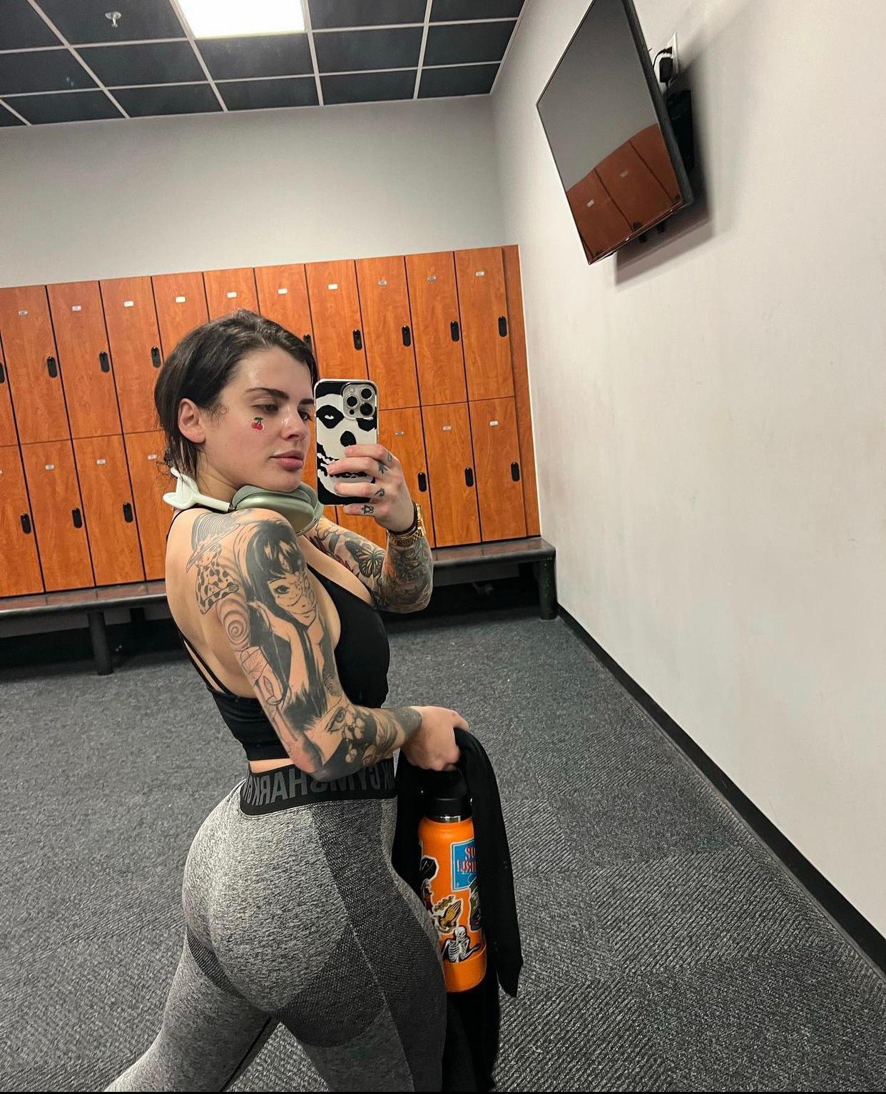 I’m available for hook up and all kind of fetish I’m available for hook up and all kind of fetish