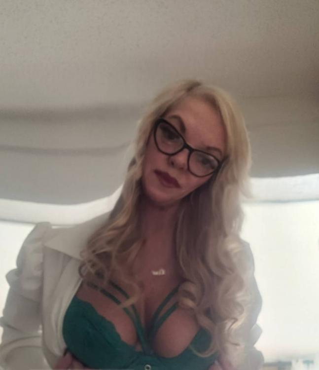 your classy sexy mature blonde allie huggins!! NEW PICTURES! your classy sexy mature blonde allie huggins!! NEW PICTURES!