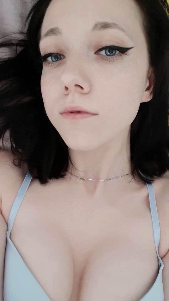 PETITE ESCORT AVAILABLE FOR MEET UP IN CHICAGO!!! PETITE ESCORT AVAILABLE FOR MEET UP IN CHICAGO!!!