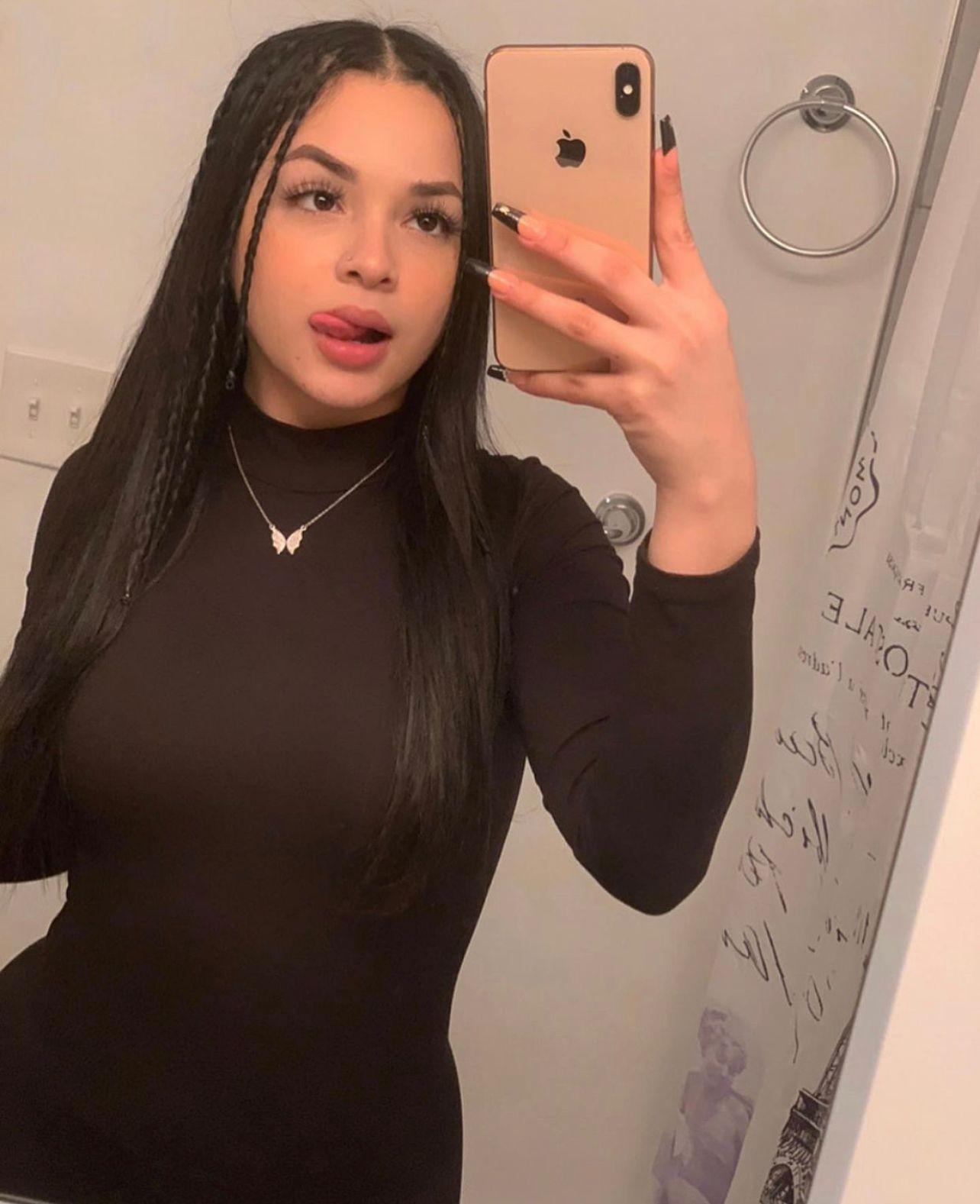 PAY CASH” HI GUYS MY NAME IS carli I'M 23 😘 I JUST WANT TO HAVE FUN HIT ME UP PAY CASH” HI GUYS MY NAME IS carli I'M 23 😘 I JUST WANT TO HAVE FUN HIT ME UP