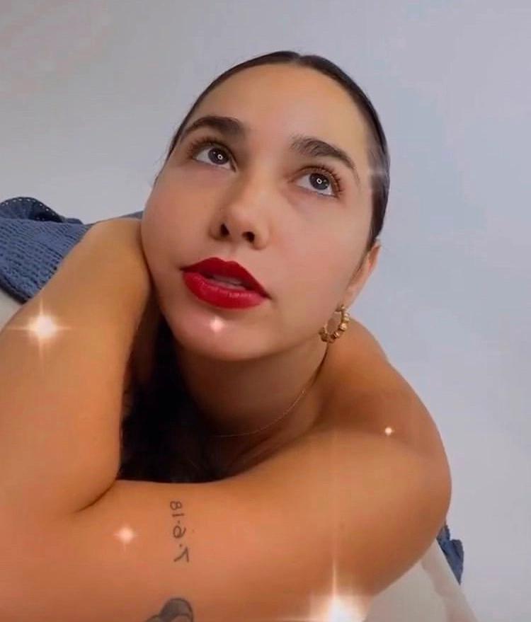 AM AVAILABLE FOR HOOKUP AM AVAILABLE FOR HOOKUP