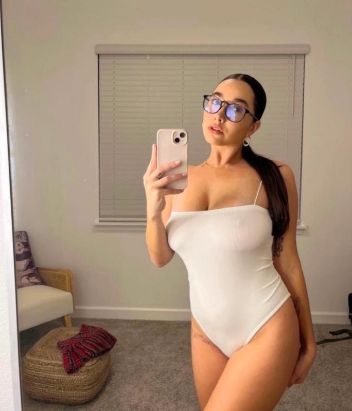 Milky 🥛 hookups and my nudes 💋👅🍑🥛🍆🍒🍇🍫