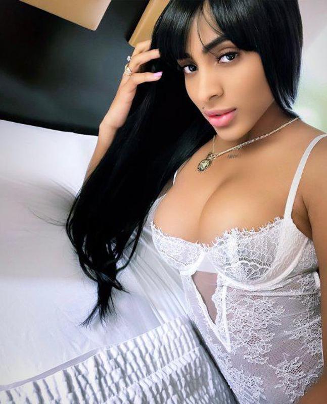 Sexy slim girl 100 % real all natural FaceTime verifications