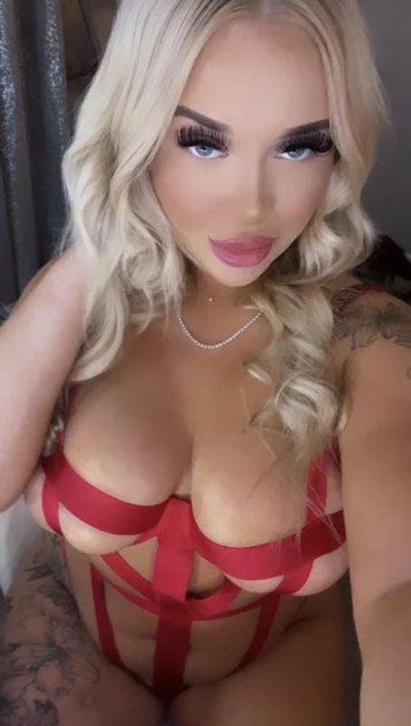 ✨ Busty Blonde Bombshell ✨