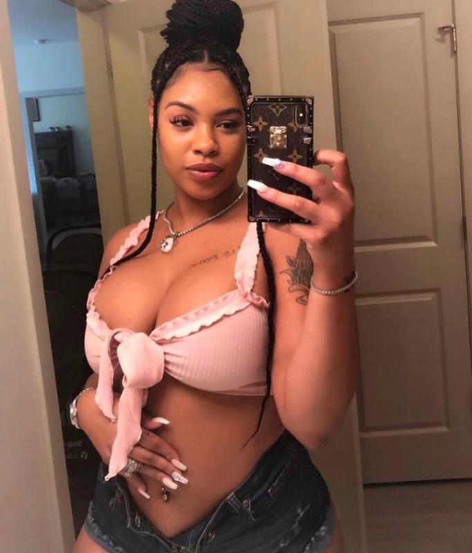 CUM have a session with the sexiest around🍑🍑💦