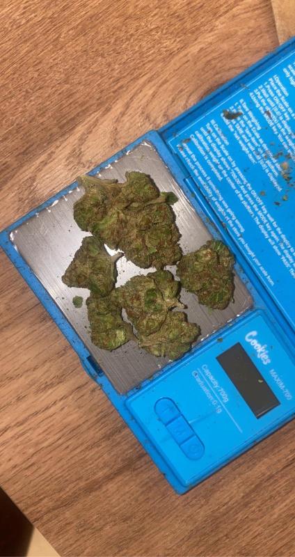 HOOKUP SEX AND SELL DRUGS😘😘😘🍑🍑🍑