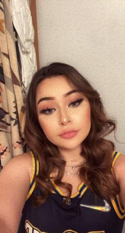 Naughty Vanessa down to pleasure right now 🥰