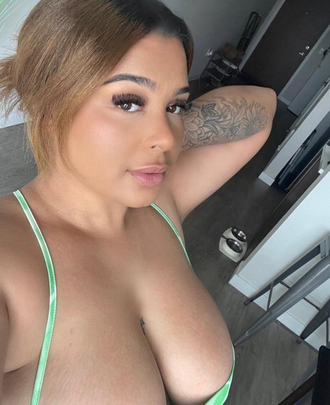 Hot pussy👅👅💦💦