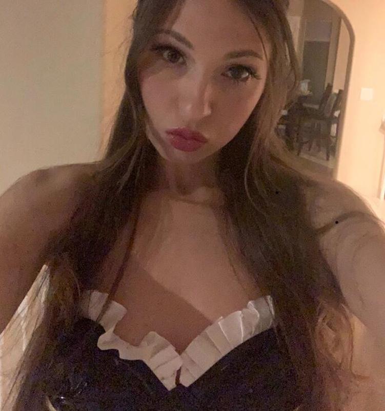 AVAILABLE FOR HOOKUPS 💦💦💦💋💋💋🍆🍆SNAPCHAT: EMILIABELLA3761.