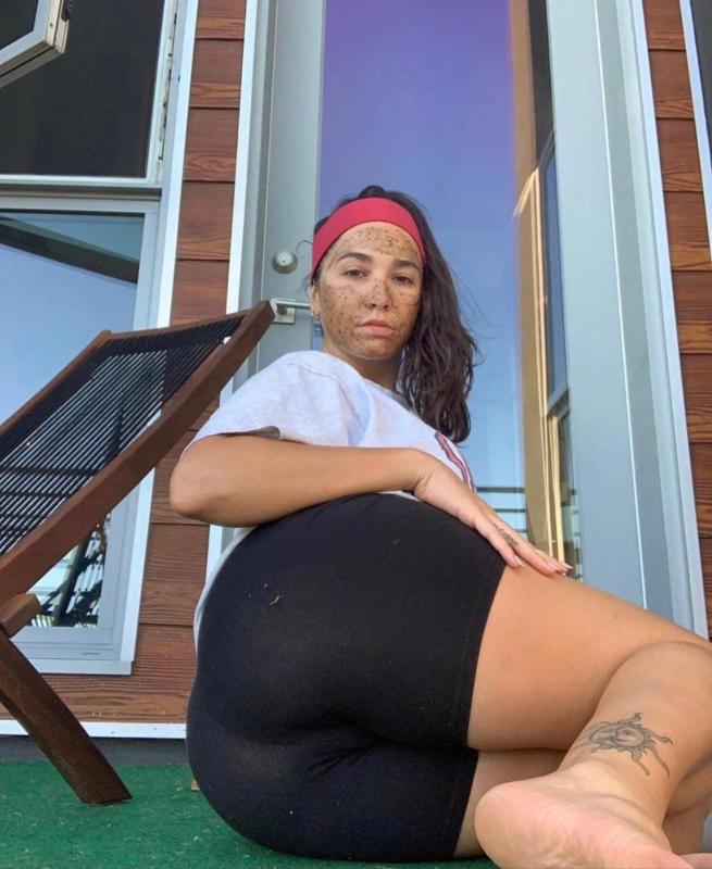 Milky 🥛 hookups and my nudes 😍🍫❤️🍇🥰❤️🍆🥛