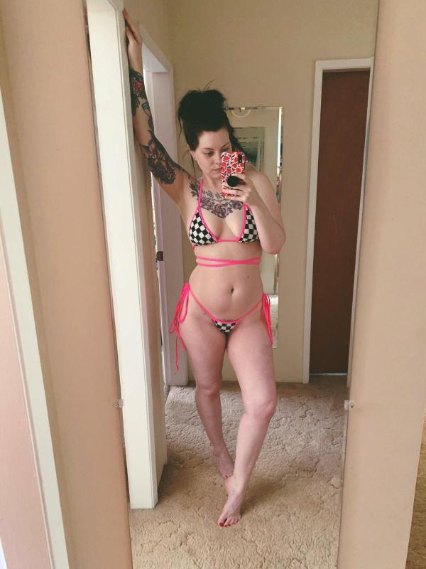 Available for hookup 💦💦💦