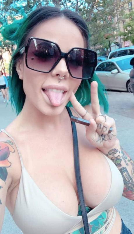 Sexy babe 🥰💋 ❤ Juicy and yummy 🍑🍆💦 HMU SnapChat melissa_reye00