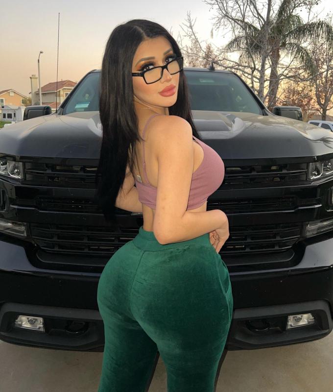 p If you are looking for the most ravishing sexual companion, hit me up