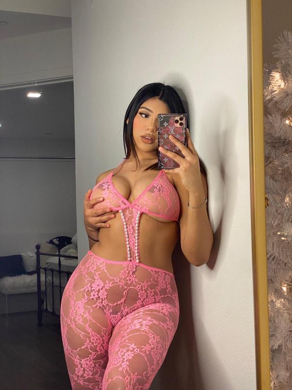 22 year old thottie available for fun ❤️💯 Add my Snapchat helenanna2021