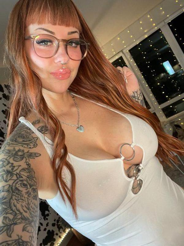 Female escort 💦💋🍆🍑available for meet up