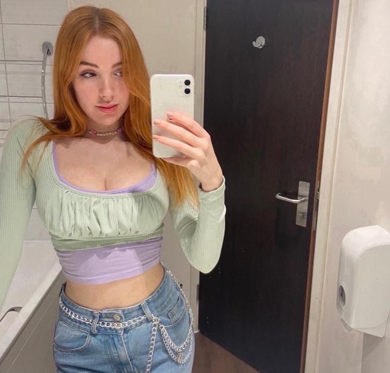 Hey there I’m available 😋🥰😋🍆🍆