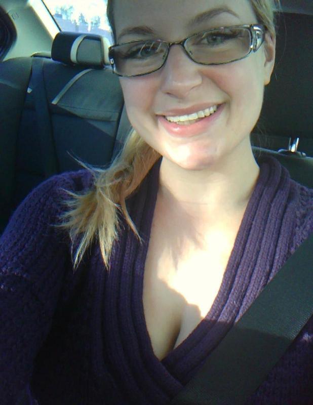 SEXY 22 years old neat and ready to get fucked hard 🍆💦text: issabeauty13