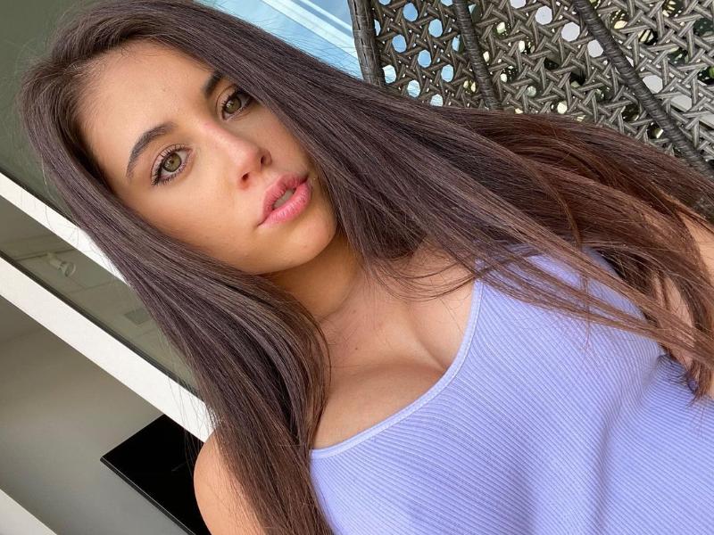 Available for hook up in call ☎️ and out calls 💕💕