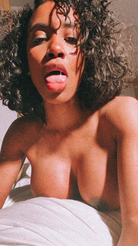 I’m an escort TEXT ME On (313) 649-7875 or add me on snap ashleyclinard