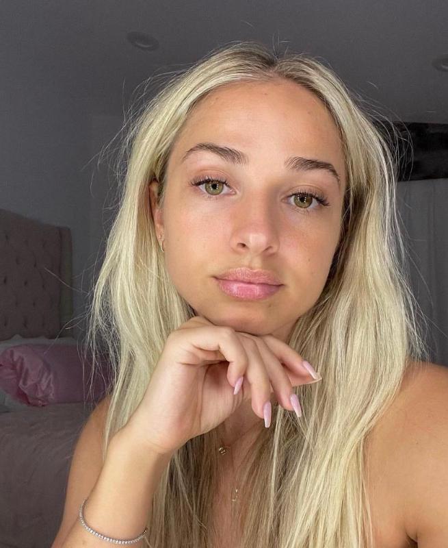 Snapchat: Carinacutelady. Massage, BJ, BDSM, Squirting, riding, car date, Anal