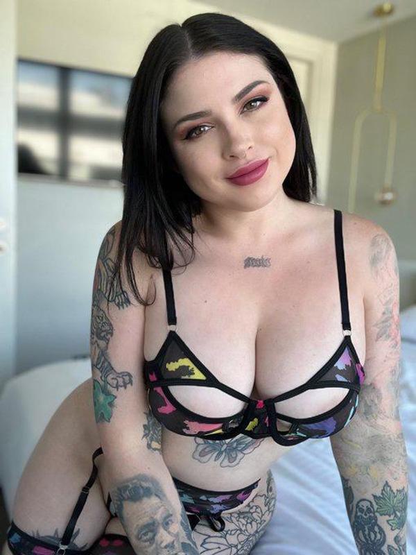 I’m a professional hooker and I’m independent available for hookup