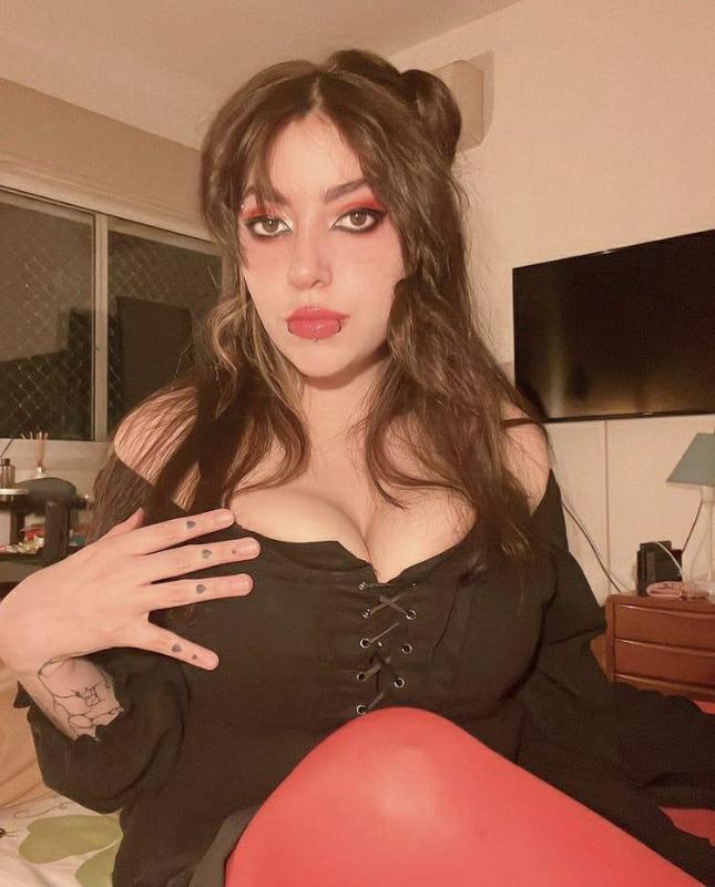 Hey kings! Sexy Mira stelz here to delight you.