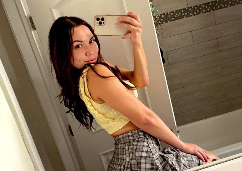 I am available for hook up 🍑🍑💦...let’s get really nasty 💦💦