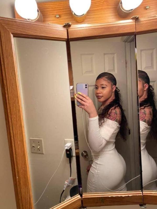 I’m Sarah available for a nice moment 💦🍆🍑 babe