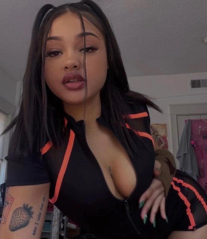 I’m into all type of kink you can imagine…Let’s play💦👅