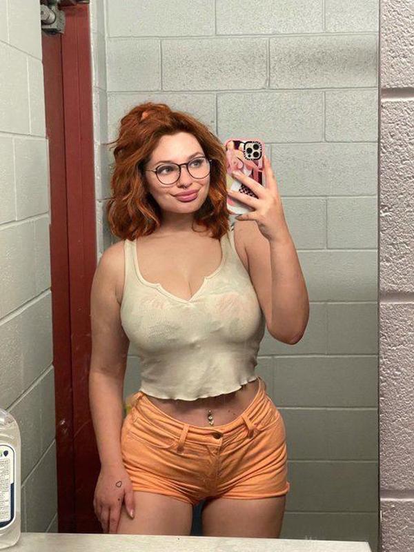 I am a down to earth girl with a kinky and fetish side. SnapChat: theresavae