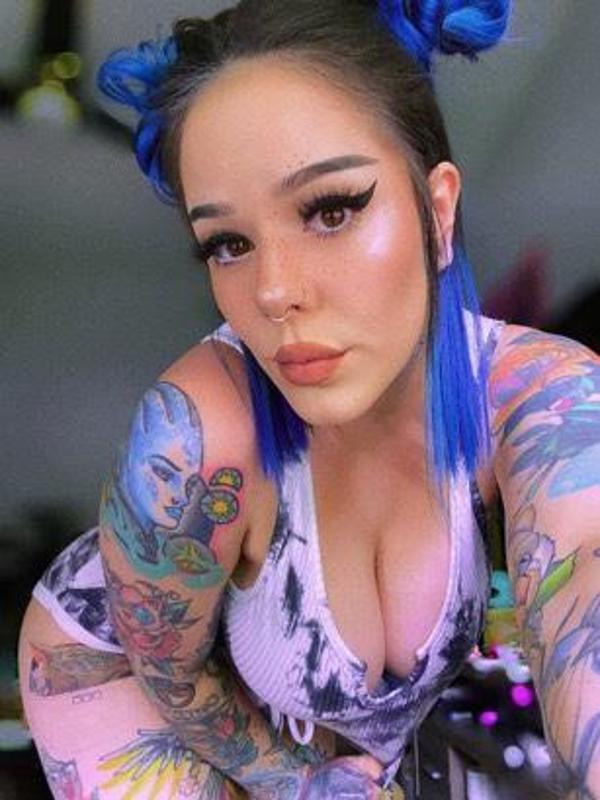 I’m hot and ready to be fucked😋🍆🍑💦