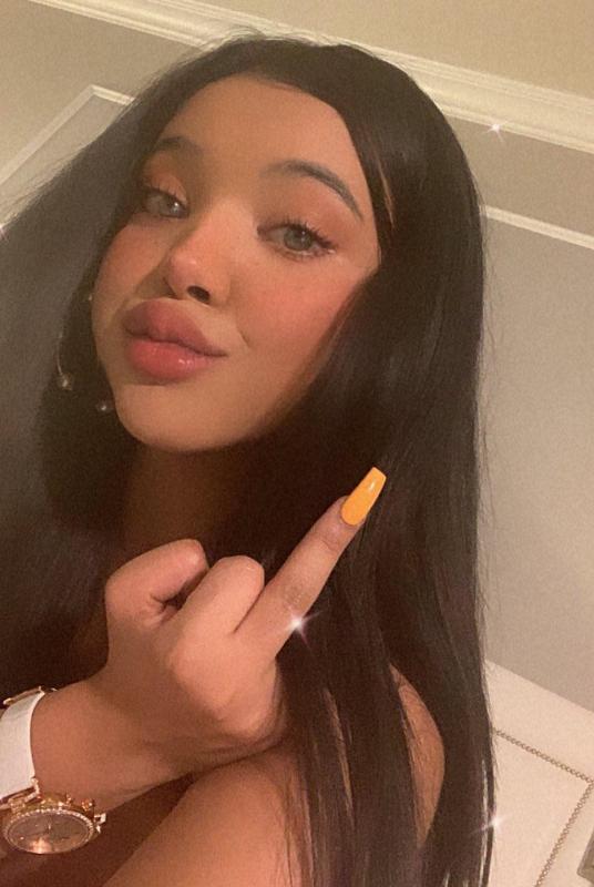 I’m available for hookup papi👅💦