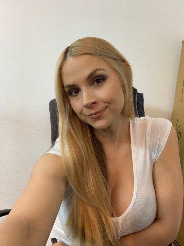 I DOWN FOR ALL KIND OF SEX AND I NEED A BIG DICK INSIDE MY WET P**SY💦🍑🍆