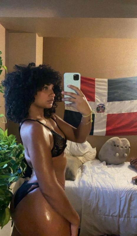 Hot Venezuelan I only accept cash