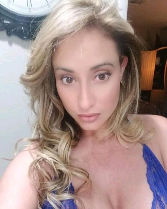 Available for hook up… incall or outcall 😍😋 (910) 418-4716