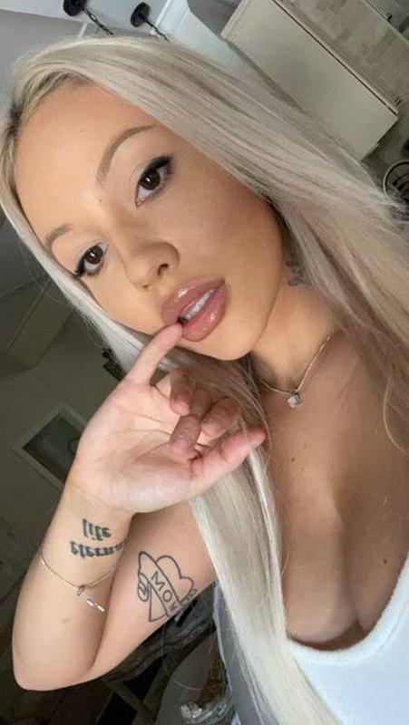 DISCREET HOOKUP SERVICE / GIRL FRIEND EXPERIENCE